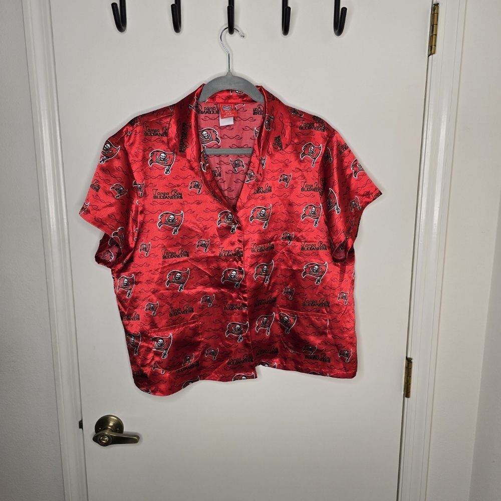 Tampa Bay Buccaneers Vibrant Red Satin Women's Pajama Top XL